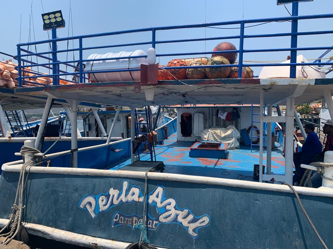 Cubierta y popa de la embarcación Perla Azul, Pampatar.